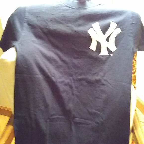 Mens NY Yankees tee shirt. Size M - Picture 7 of 7